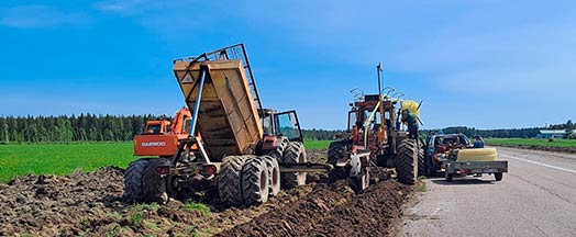 Kenttäalue salaojitettiin, jotta se pysyisi kuivana eikä routavaurioita tulisi. Kuva: Tapio Mäkinen